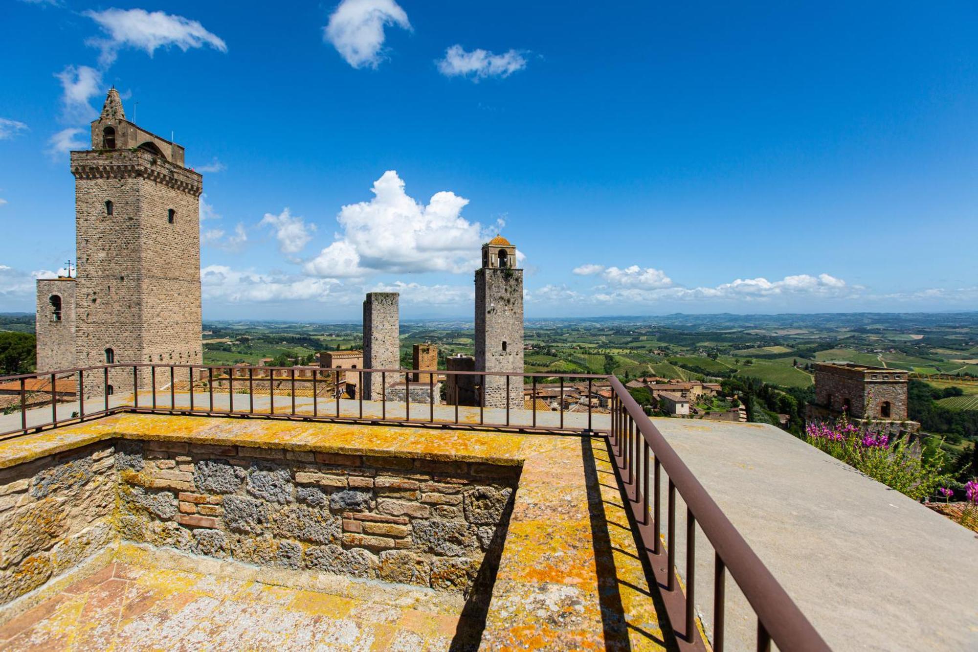 شقة The Artists' Tower - Amazing View From The Tower سان جيمينيانو المظهر الخارجي الصورة