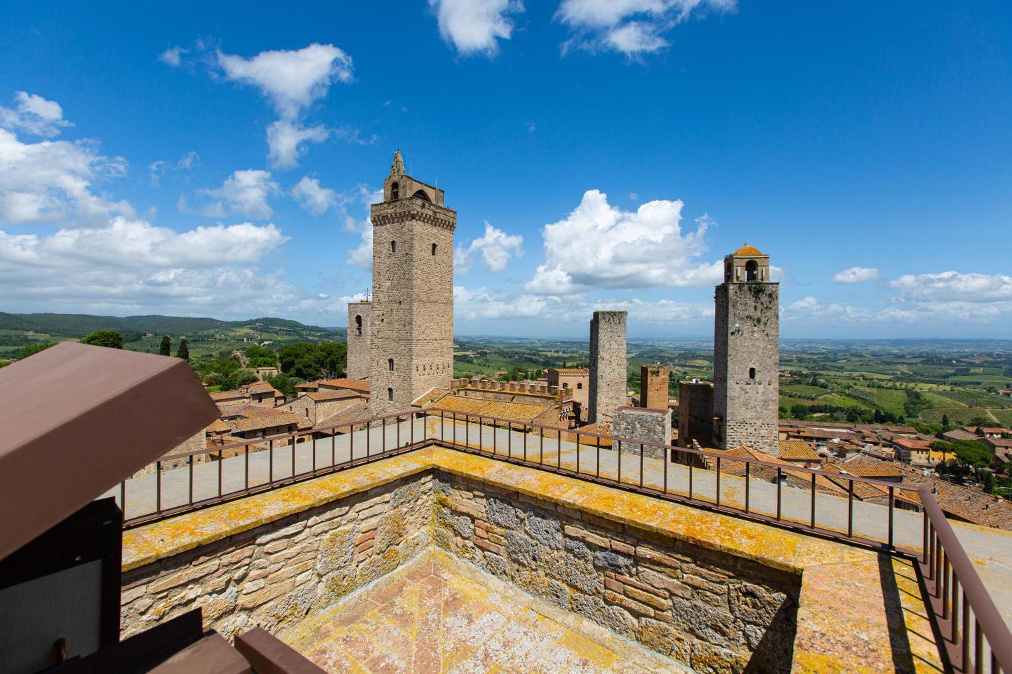 شقة The Artists' Tower - Amazing View From The Tower سان جيمينيانو المظهر الخارجي الصورة