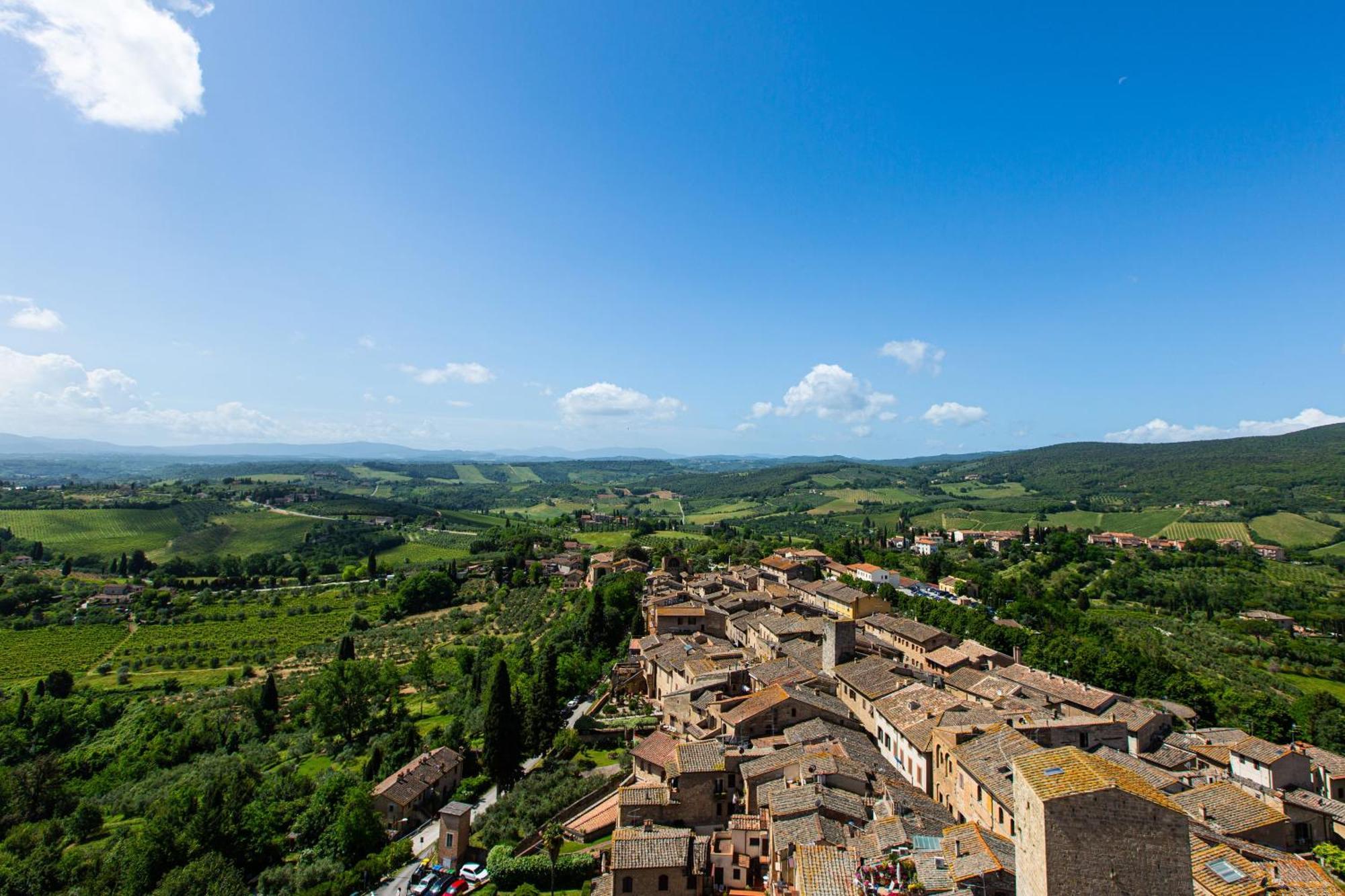 شقة The Artists' Tower - Amazing View From The Tower سان جيمينيانو المظهر الخارجي الصورة