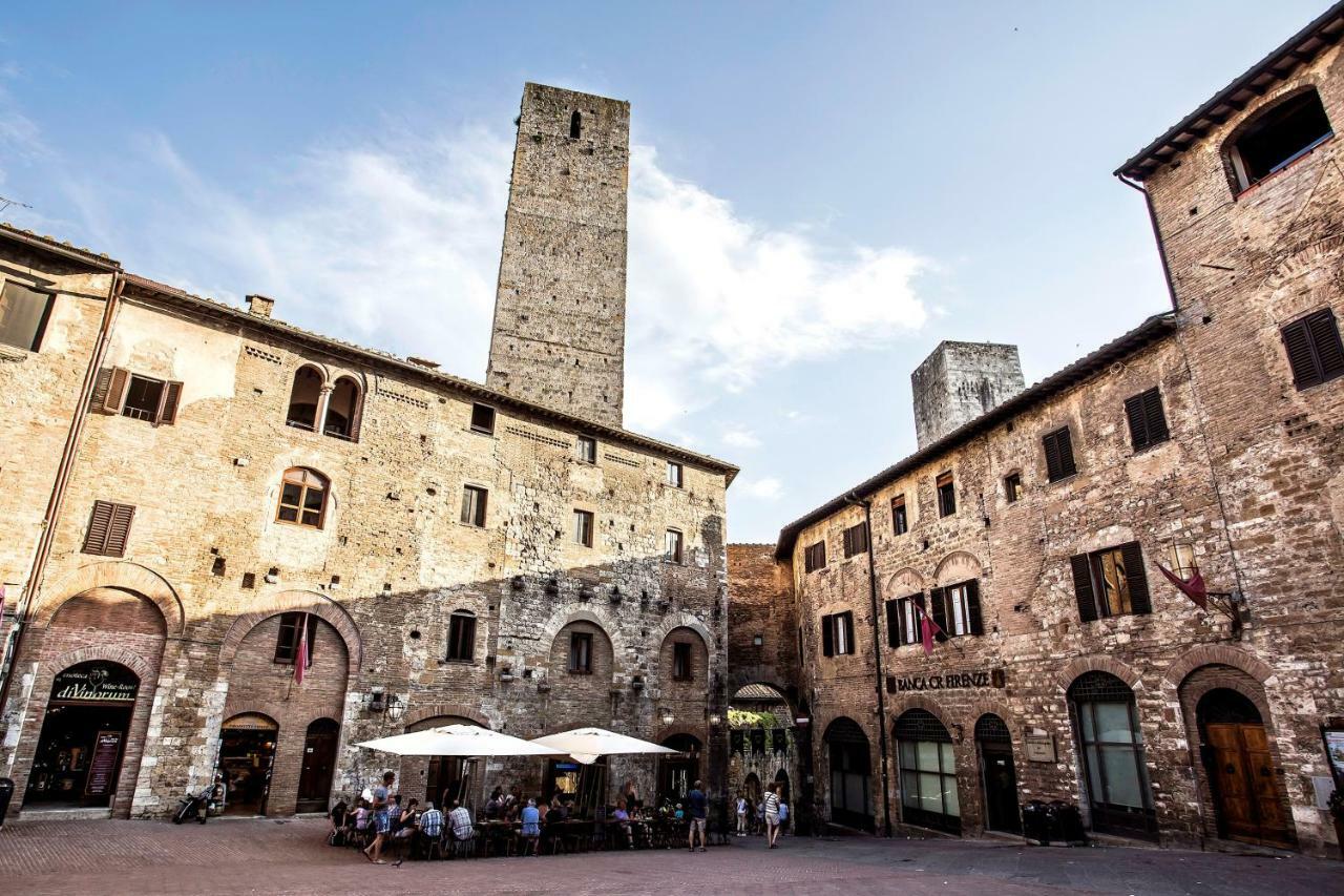 شقة The Artists' Tower - Amazing View From The Tower سان جيمينيانو المظهر الخارجي الصورة