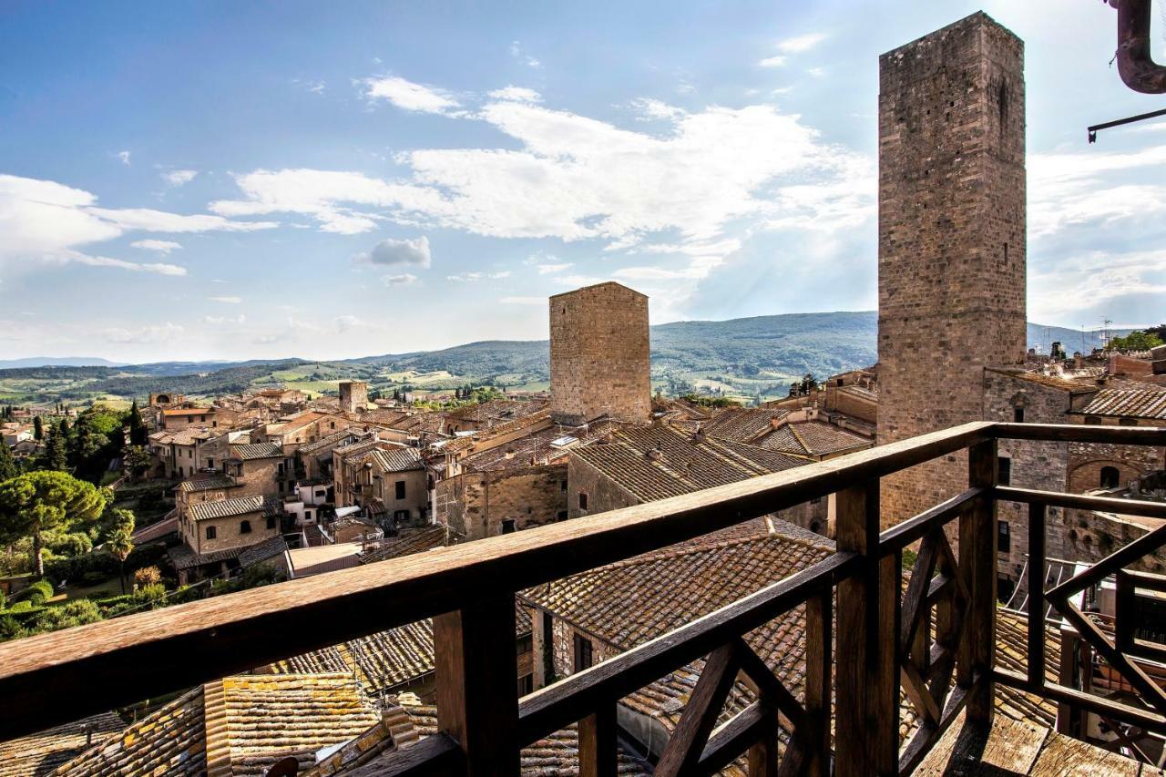 شقة The Artists' Tower - Amazing View From The Tower سان جيمينيانو المظهر الخارجي الصورة