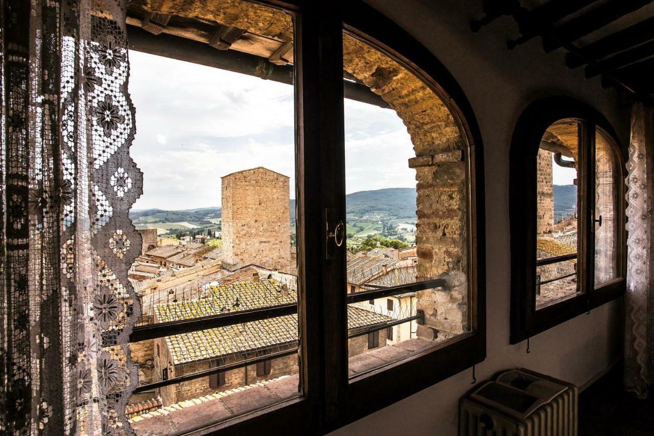 شقة The Artists' Tower - Amazing View From The Tower سان جيمينيانو المظهر الخارجي الصورة